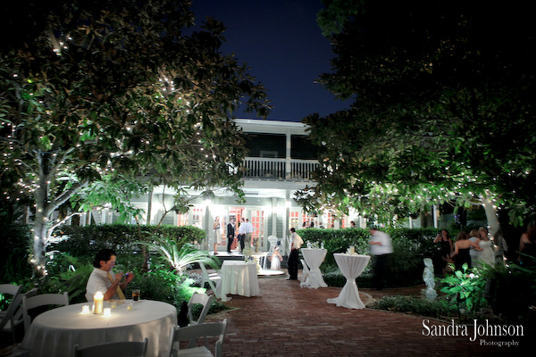 Best Courtyard Lake Lucerne - IW Phillips House Wedding photographer - Sandra Johnson (SJFoto.com)